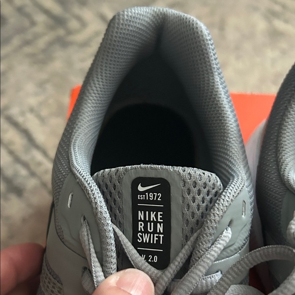 Nike Men's Run Swift 2 Running Shoe Gray and Black Shoes - Picture 3 of 10
